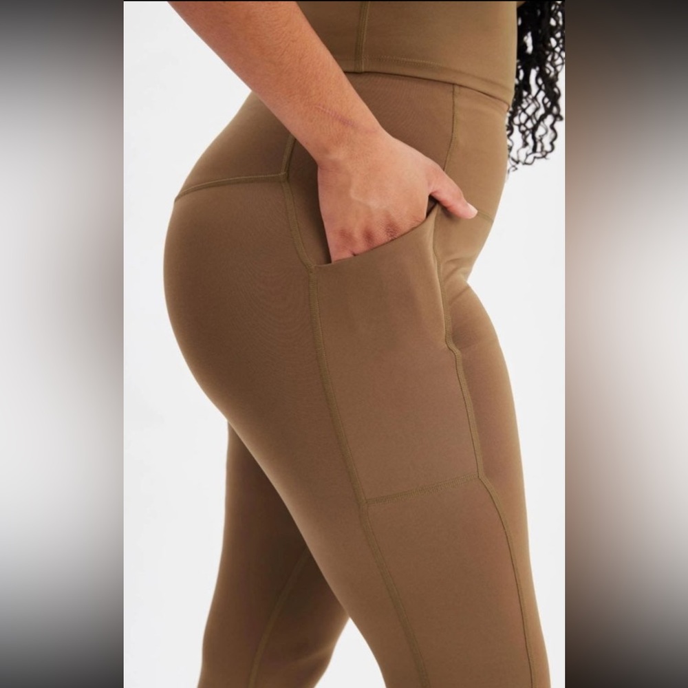 NWT Spruce Compressive Pocket Legging (28.5")